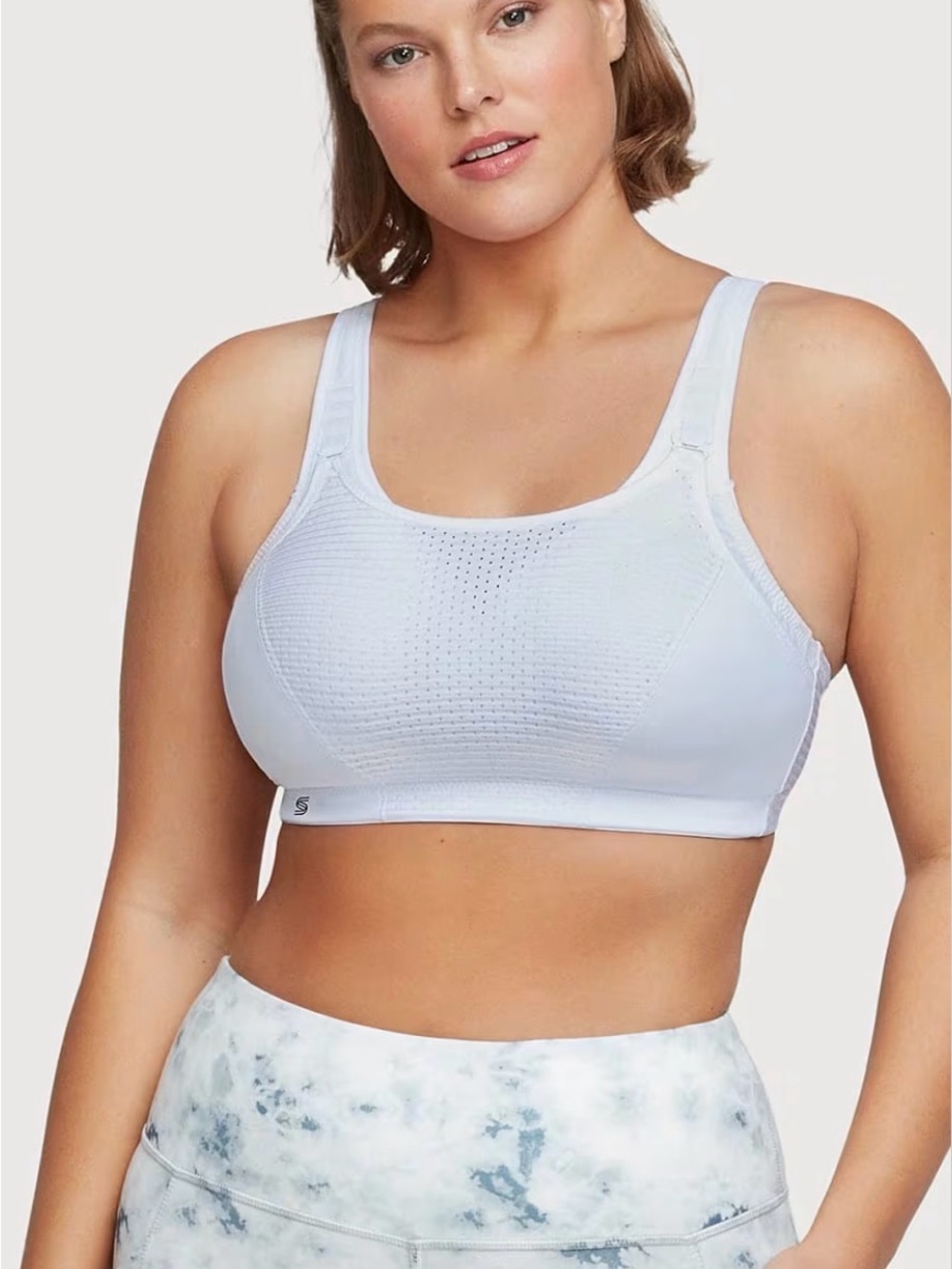 Lightweight White Seamless Sports Bra